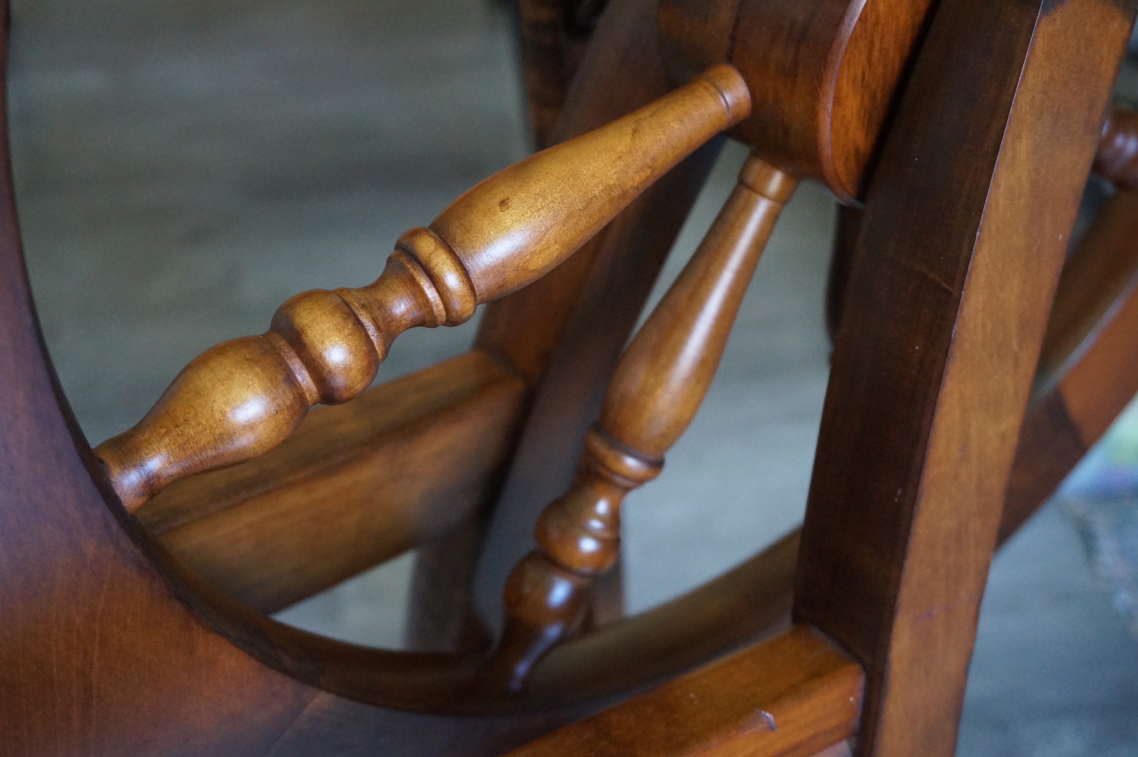 A Mia, a utility sink, a kilo+ of fleece, and a carpet-covered treadle. (This is about how I scour raw fleece in our small apartment. Plus, a new wheel.)